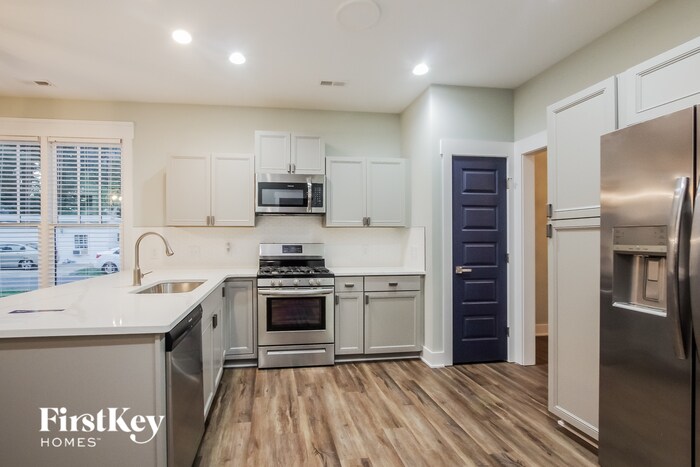 Building Photo - 300 S Crawford St