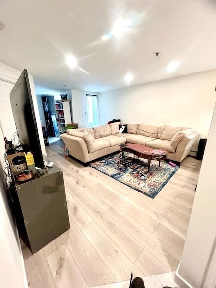 Building Photo - 1115 Willow Ave