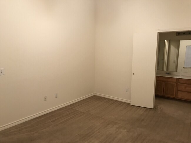 Building Photo - Duplex