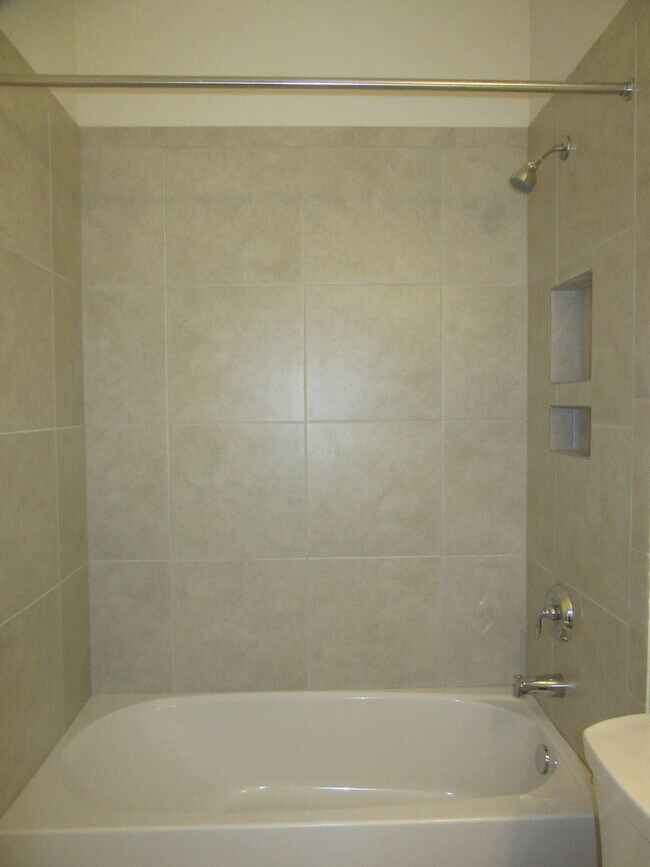 Building Photo - Beautiful 4B/3B plus office single family ...