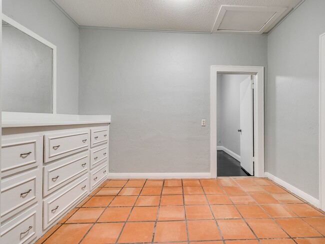 Building Photo - 3 Bedroom 1 Bath home in Shawnee!