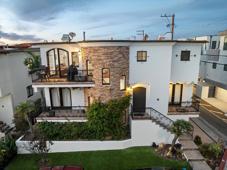 Building Photo - 3101 Vista Dr