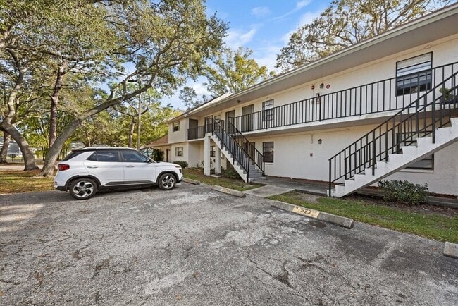 Building Photo - 2122 Bradford St