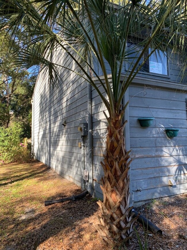 Building Photo - End unit in Tiffany, Look! SubLease