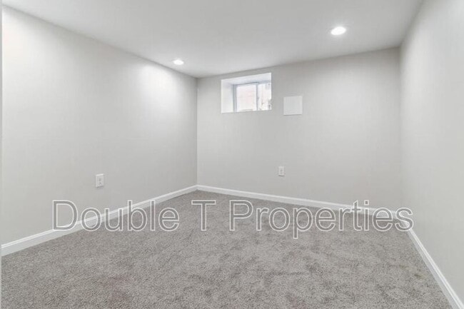 Building Photo - 912 N Milton Ave