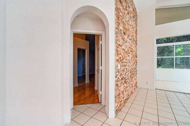 Building Photo - 5225 Brookview Dr