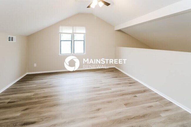 Building Photo - 4 Bedroom Pet-Friendly Home in Norman, OK with Main Street Renewal