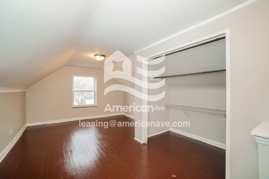 Building Photo - 2144 Ontario St