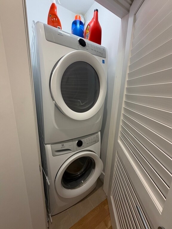 Building Photo - 283 Old Colony Ave