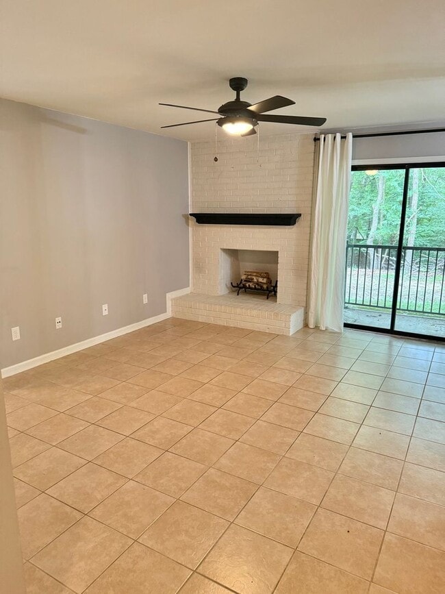 Building Photo - Fully Renovated 2 Bed, 2 Bath Ground-Floor...