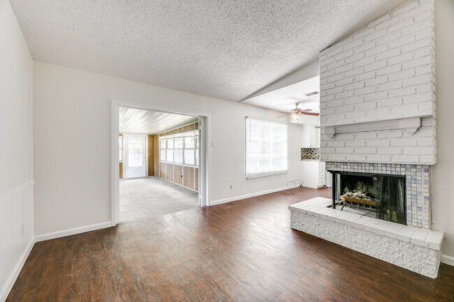 Building Photo - 209 Wake Dr