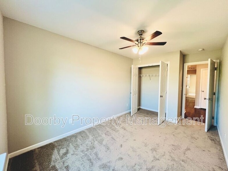 Building Photo - 2106 Duncan Ave