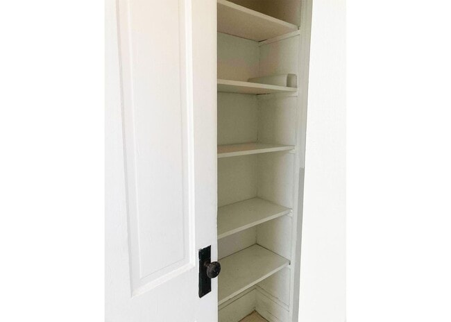 Building Photo - 3210 Bishop St