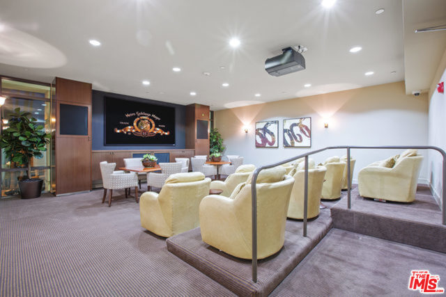 Building Photo - 447 N Doheny Dr