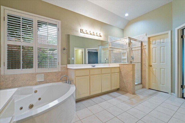 Building Photo - 1414 Dapplegrey Ln