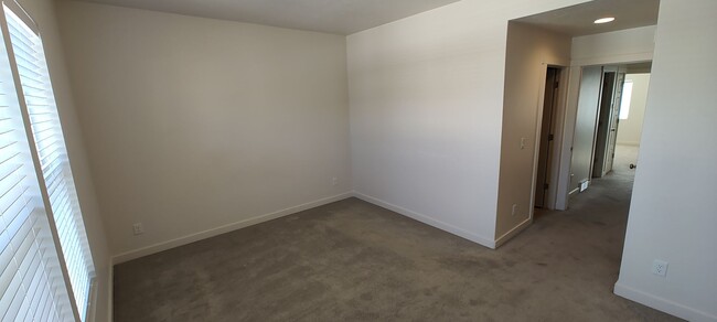 Building Photo - GET $2299 OFF FIRST FULL MONTH OF RENT!!!!