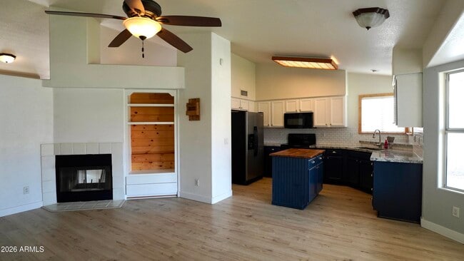 Building Photo - 15231 N 87th Dr