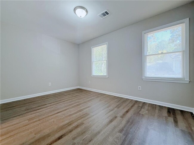 Building Photo - 1550 Oakpoint Dr SW