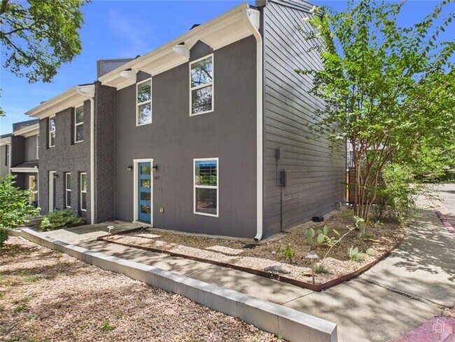 Building Photo - 6211 Manor Rd