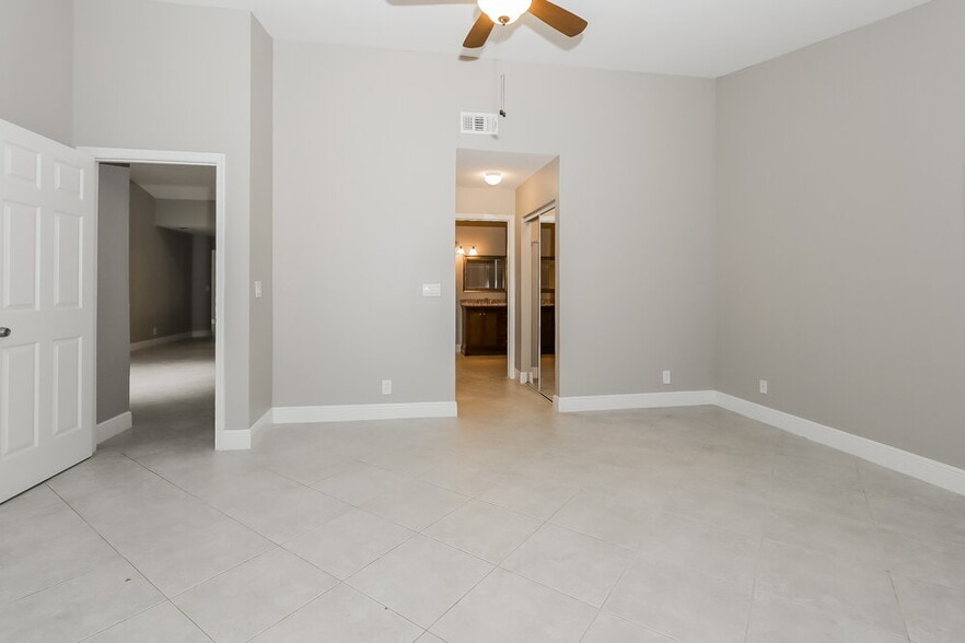 Building Photo - 2638 Country Golf Dr