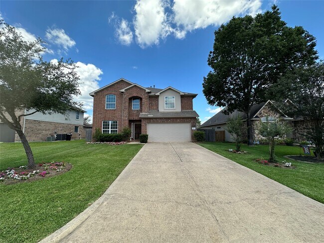 Building Photo - 241 Lake Estates Dr