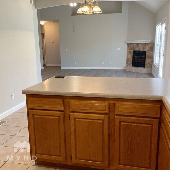 Building Photo - 5622 N 11th Ave