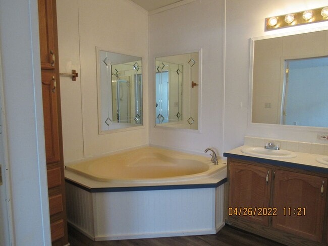 Building Photo - MANUFACTURED SINGLE FAMILY HOME IN NEW CASTLE!!