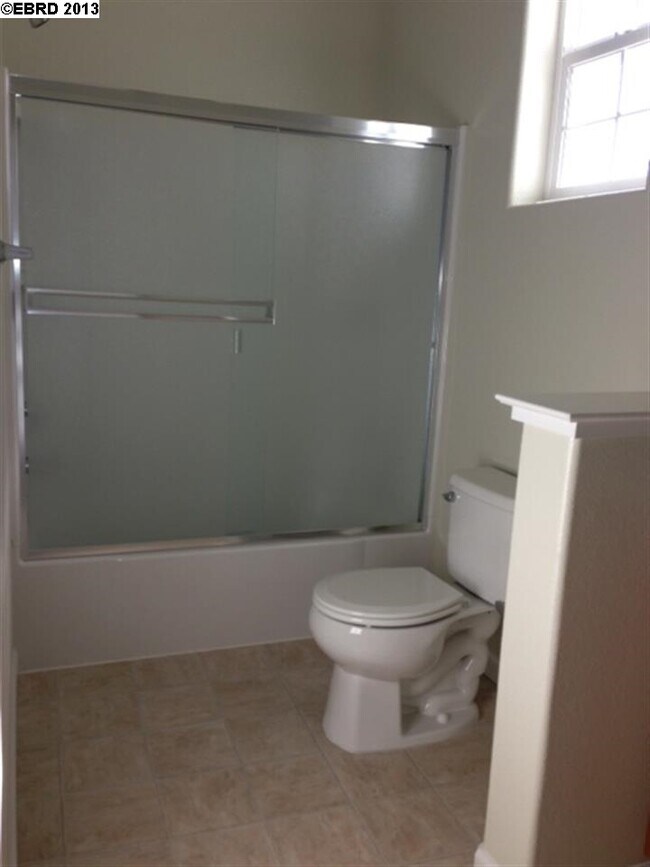 Building Photo - 494 Shannon Way