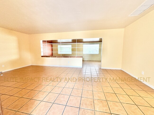 Building Photo - 1723 N Desmond Ln