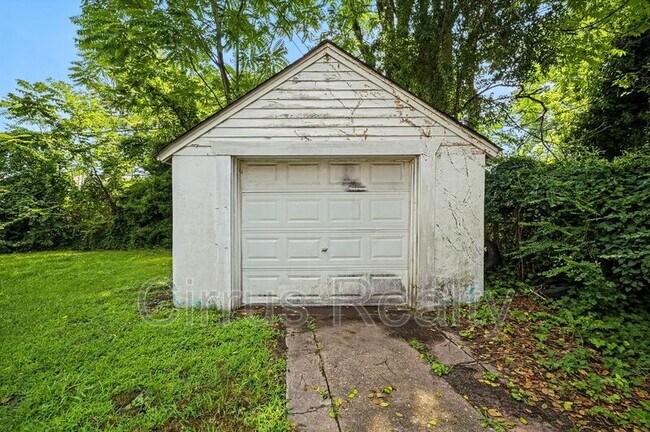 Building Photo - 428 Melville Rd