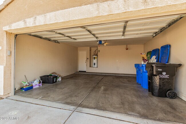 Building Photo - 1525 W Burgess Ln