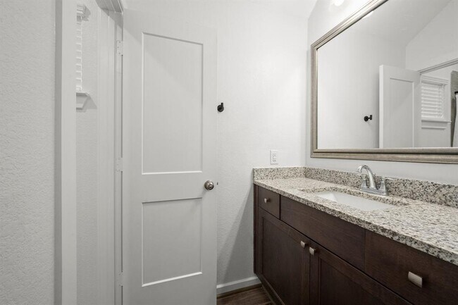 Building Photo - 9871 Twin Shores Dr