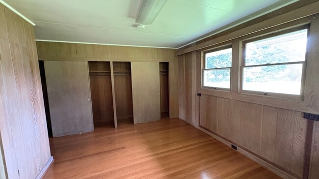 Building Photo - Beautiful 3 Bedroom House with Studio and Separate Garage on Property