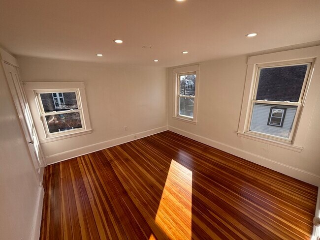 Building Photo - 240 Nahatan St