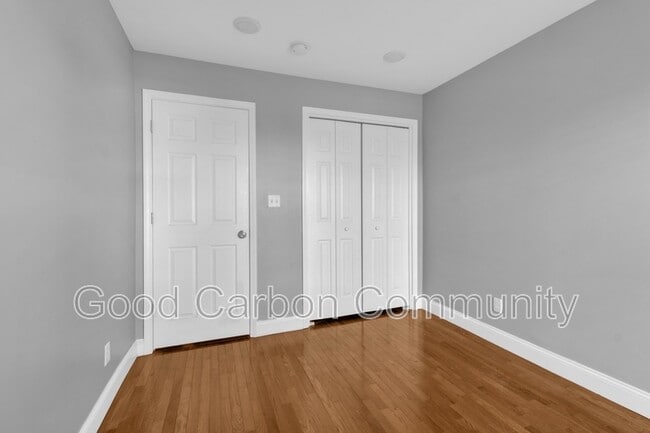 Building Photo - 84 Crane St