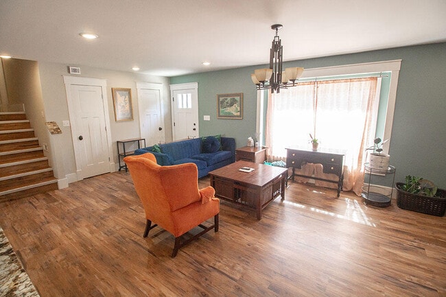 Building Photo - 3104 Oak Lawn Dr