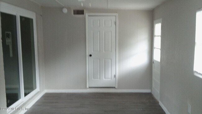 Building Photo - 3137 Kingston St