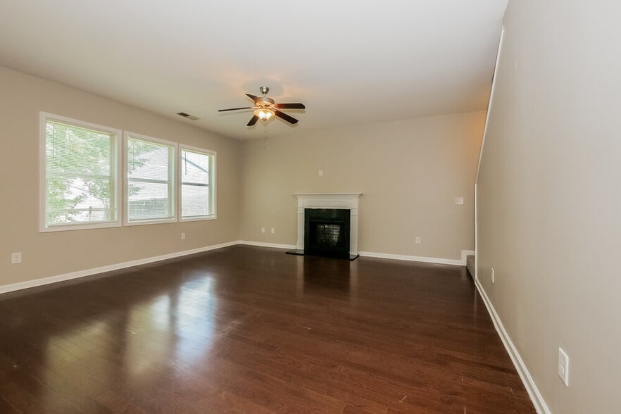Building Photo - 102 Worthing Ln