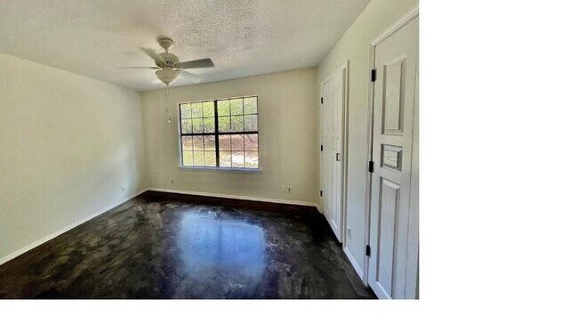 Building Photo - 1045 Hidden Hills Dr