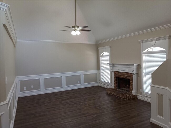 Building Photo - 12718 Hilltop Dr