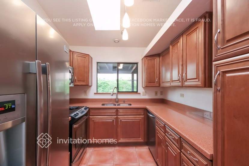 Building Photo - 2234 E Florian Ave