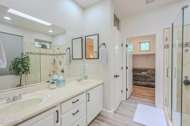 Building Photo - 2462 W Turtle Hill Dr
