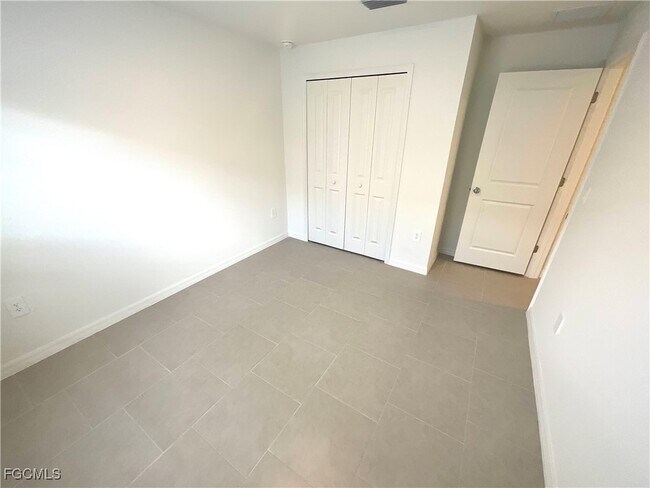 Building Photo - 11961 Savanna Lks Blvd