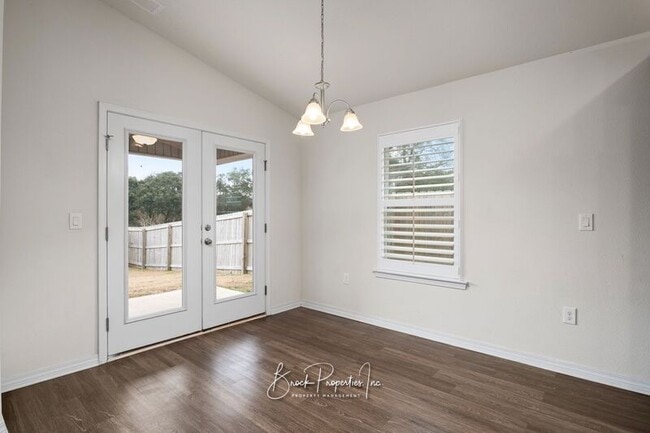 Building Photo - 5515 Peach Dr