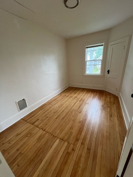Building Photo - 1411 Fincke Ave