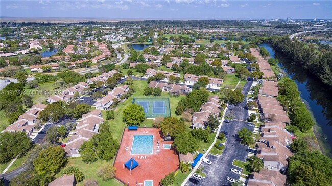 Building Photo - 616 Woodgate Ln