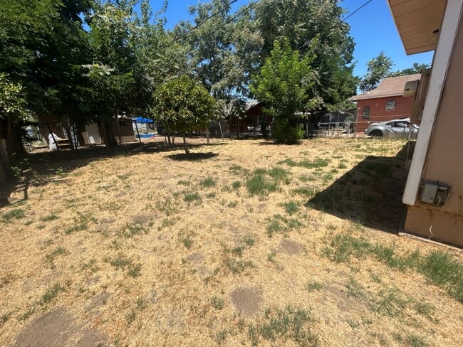 Building Photo - Cozy Apartment in Arvin Awaits Your Arriva...
