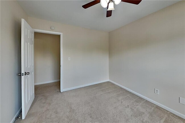 Building Photo - 500 Cottonwood Close