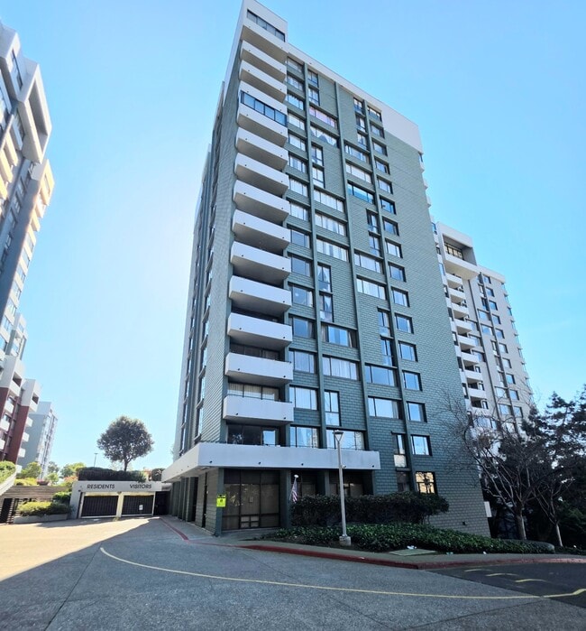 Building Photo - 555 Pierce St