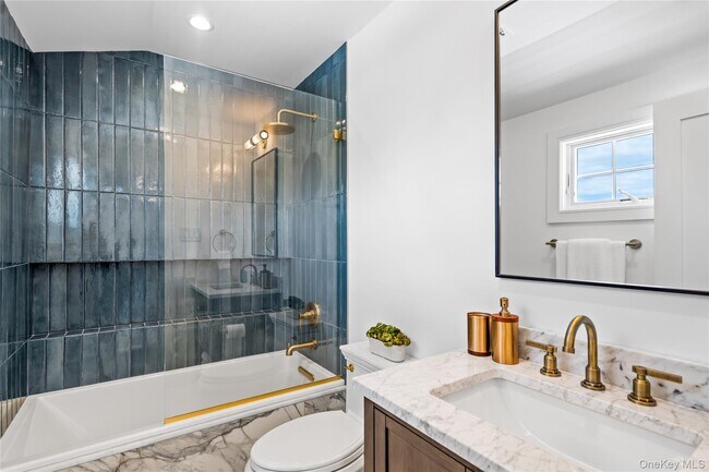 Building Photo - 4 Carriage Ln